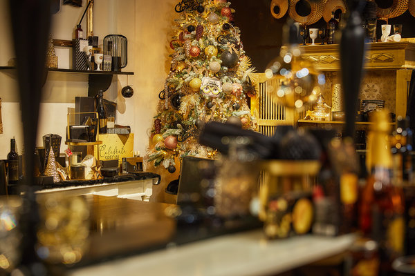 Kerstpakketten showroom Den Bosch kerstpakketten en eindejaarsgeschenken op maat kerstkado personeel uitzoeken cadeaus