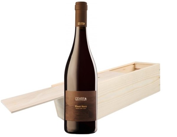 Cembra Pinot Nero prachtige rode wijngeschenk 1 fles in houten kistje