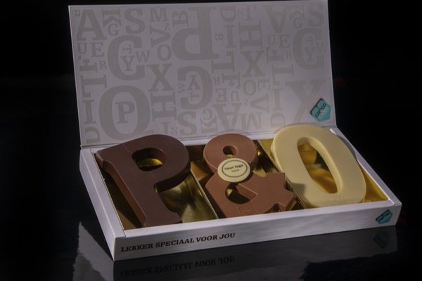 Choconame gepersonaliseerde 3 Chocoladeletters / cijfers luxe giftbox - Prijs is per 48 sets