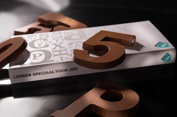 Choconame gepersonaliseerde 8 Chocoladeletters of cijfers luxe giftbox - Prijs is per 48 sets