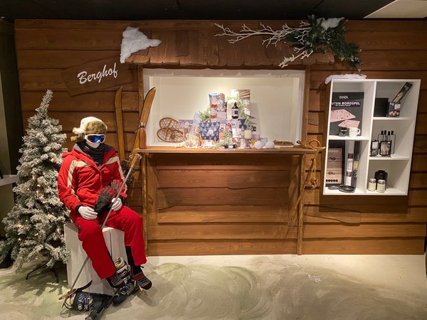 Kerstpakket showroom den bosch xmas presents bv kerstthema winter en wintersport eindejaarsgeschenk origineel